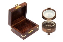 Компас  в деревянной подарочной коробке Secret De Maison ( mod. 11151 ) латунь/дерево манго, 8х7х4см, античная медь/коричневый