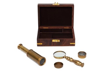Подарочный набор лупа/компас/подзорная труба в деревянной коробке Secret De Maison ( mod. 37257 ) латунь/дерево манго, 5,5х11,5х16,5, античная медь