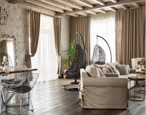 Молодая пара с двумя детьми: одно из любимых мест – Испания