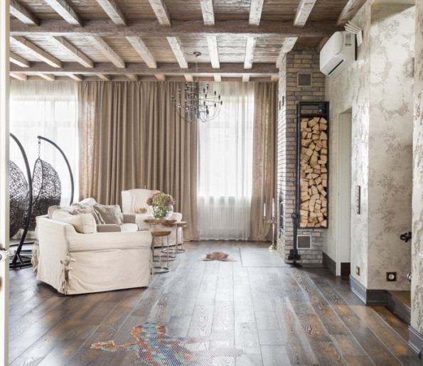 Молодая пара с двумя детьми: одно из любимых мест – Испания