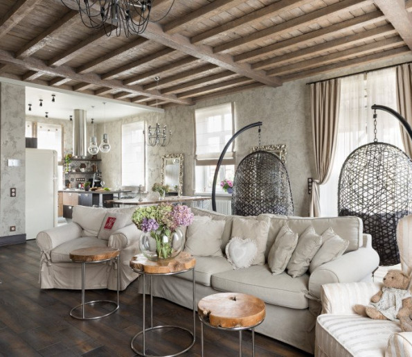 Молодая пара с двумя детьми: одно из любимых мест – Испания