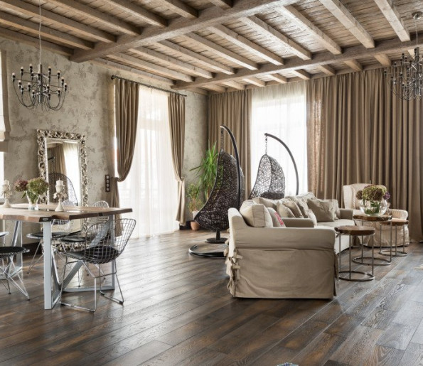 Молодая пара с двумя детьми: одно из любимых мест – Испания