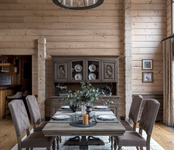 Натуральные материалы и природные мотивы: Интерьер дачи в Подмосковье.