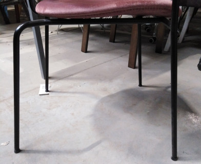 Кресло VAN HALLEN (mod. 2433S) ткань/металл, 54,5х53,5/76 см, высота до сиденья 46 см, коралловый/черный