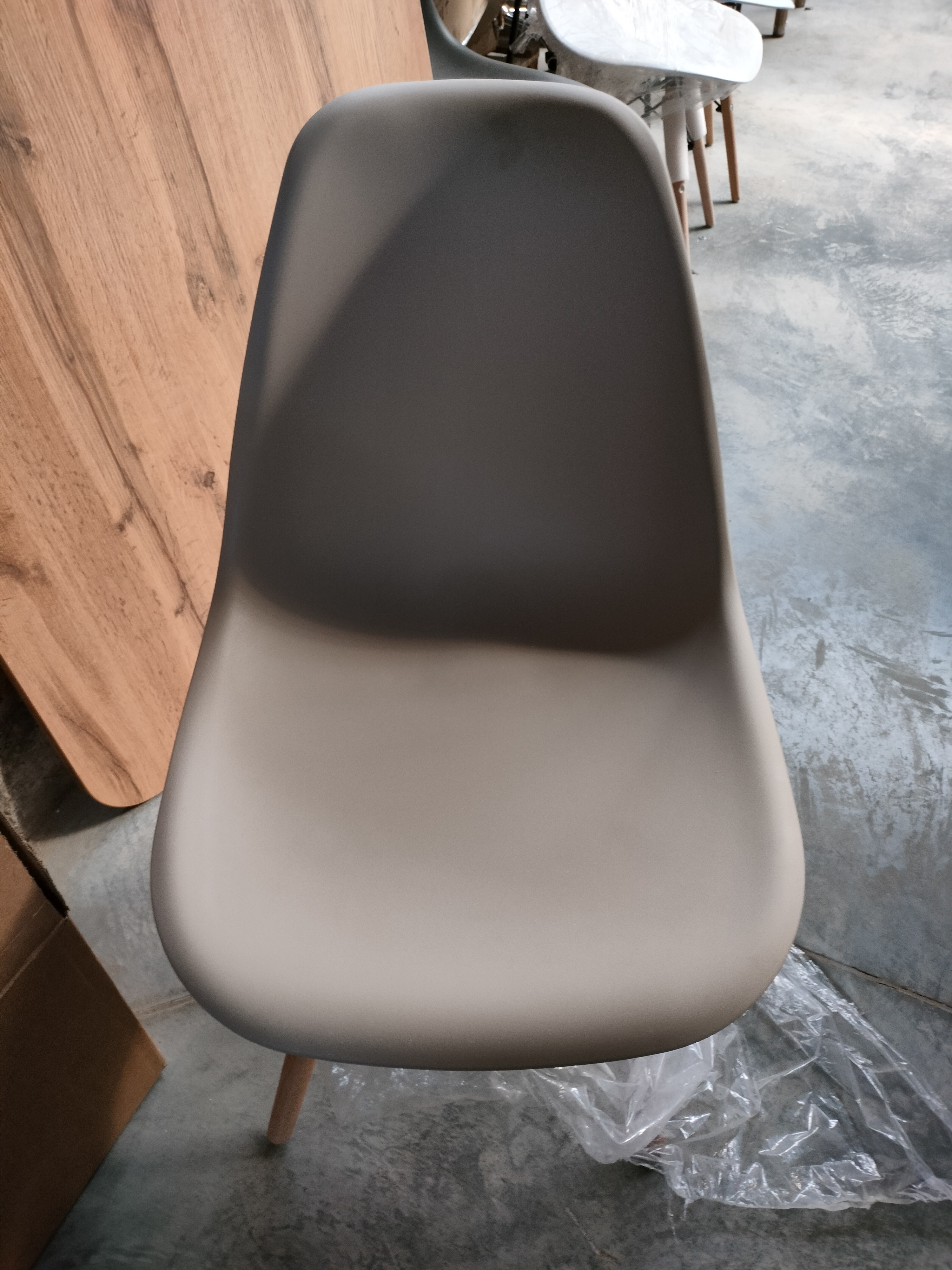 Стул CINDY (EAMES) (mod. 1801) дерево бук/металл/сиденье пластик, 45x51x82 см, Beige (Бежевый)