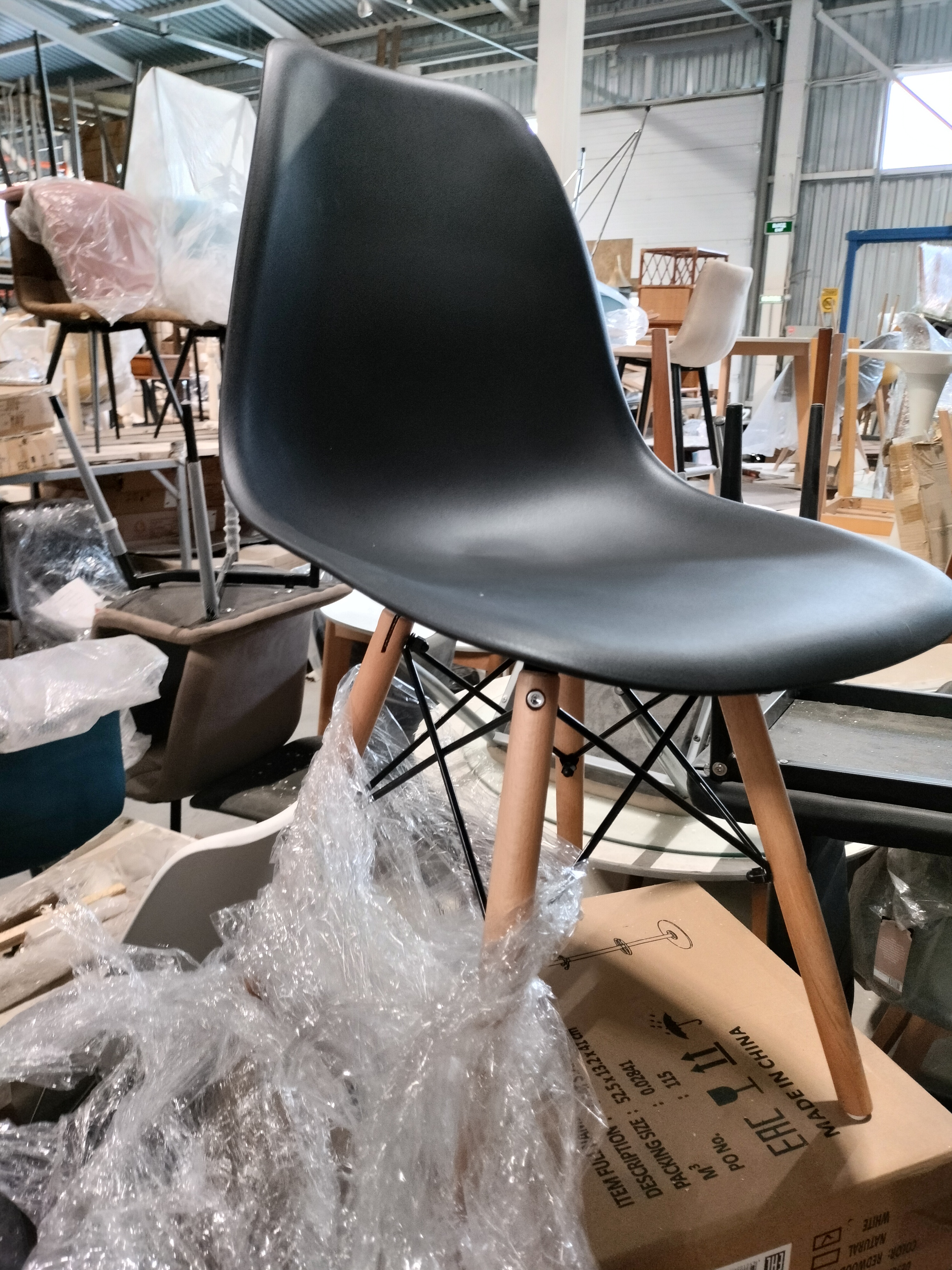 Стул CINDY (EAMES) (mod. 1801) / 1 шт. в упаковке дерево бук/металл/сиденье пластик, 45x51x82 см, Black (черный)
