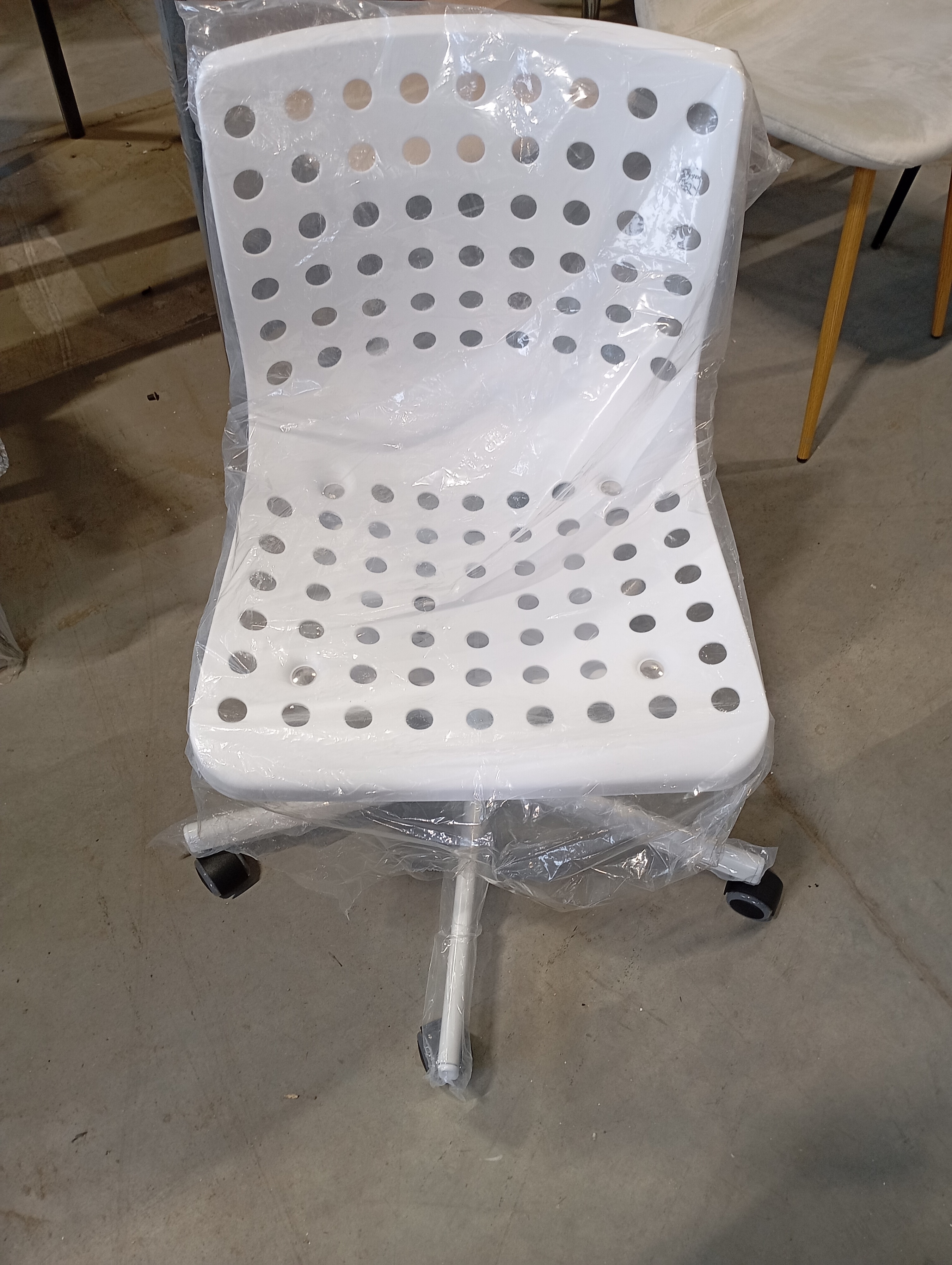 Офисное кресло SKALBERG OFFICE (mod. C-084-B) / 1 шт. в упаковке металл/пластик, White (белый)