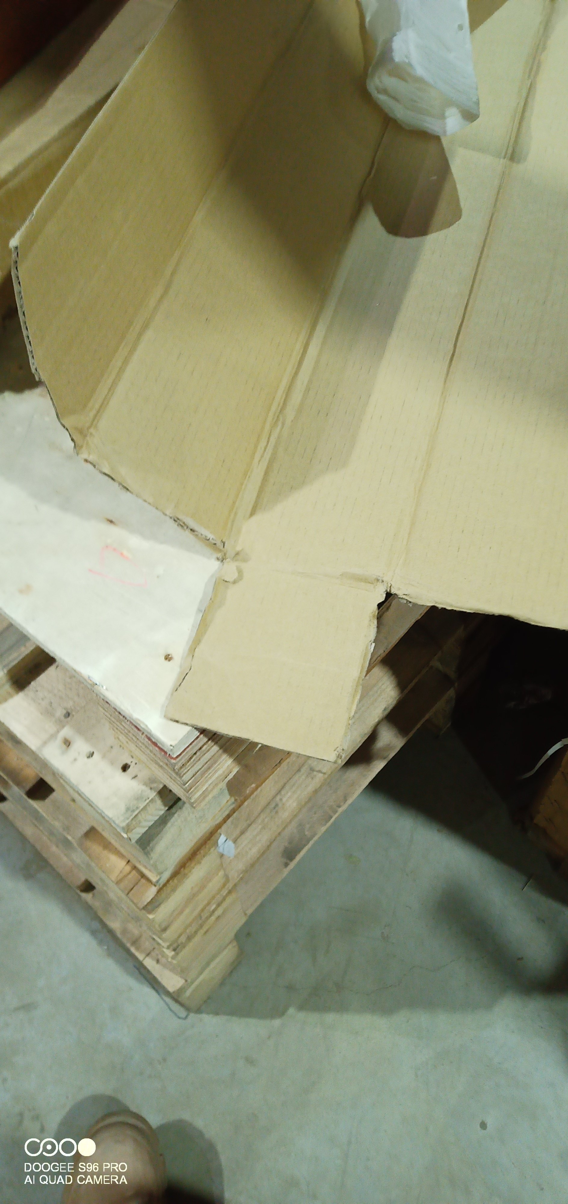 Кровать AT-126 дерево гевея/металл, 90х200см, односпальная кровать, красный дуб/черный