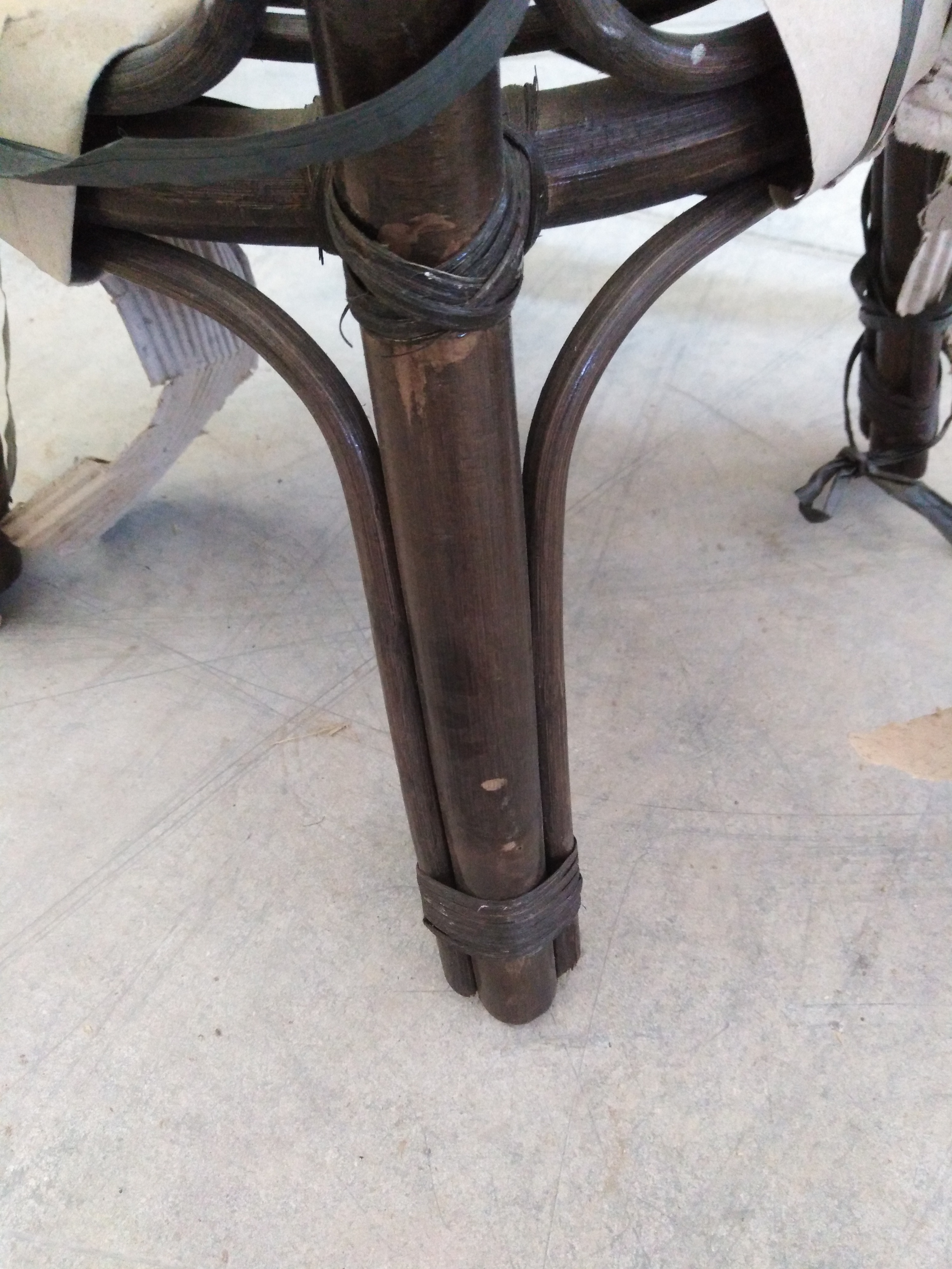 Стол из комплекта " NEW BOGOTA " [ со стеклом ] walnut (грецкий орех)