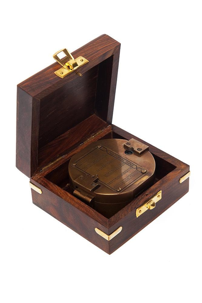 Компас  в деревянной подарочной коробке Secret De Maison ( mod. 11151 ) латунь/дерево манго, 8х7х4см, античная медь/коричневый